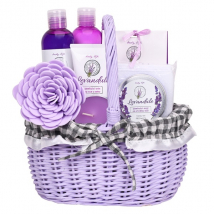 KAZETA BODY TIP LEVANDUĽA PREMIUM KRÉM NA RUKY A NECHTY 100ML  + SPRCHOVÝ GÉL 250ML +  TELOVÉ MLIEKO 250ML  + BYLINNÁ MASŤ 100ML +  SOĽ  DO KÚPEĽA  80G  + MASÁŽNA HUBKA  + VONNÁ SVIEČKA  + KOZMETICKÁ ČELENKA 