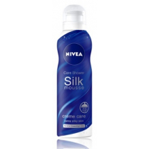 NIVEA SPRCHOVÁ PENA NA HOLENIE WOMAN CREME CARE 200 ML