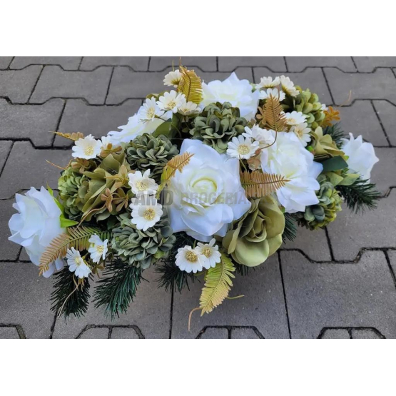 Ikebana 02 – ruža, chryzantéma (umelá kvetinová väzba)