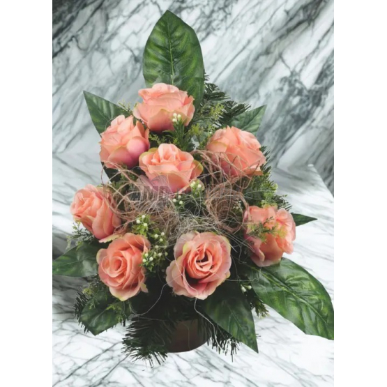Ikebana ružičky s doplnkami v kvetináči