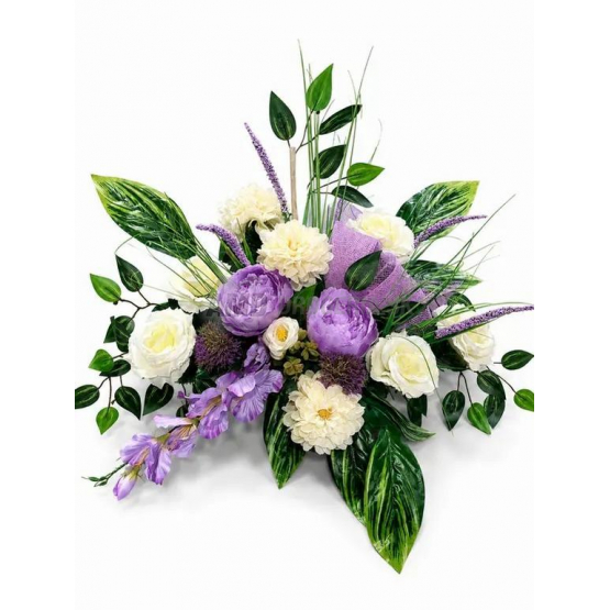 Ikebana umelá kvetinová väzba fialovo-biela s ružami a pivónkami